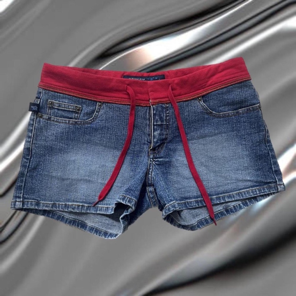 Vintage 2000s fitted low waisted Tyte Jean Shorts.